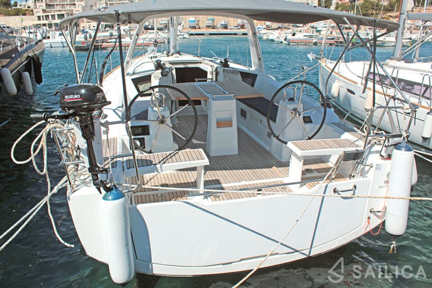 Oceanis 38.1 - Yacht Charter Sailica