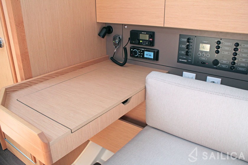 Oceanis 38.1 - Yacht Charter Sailica