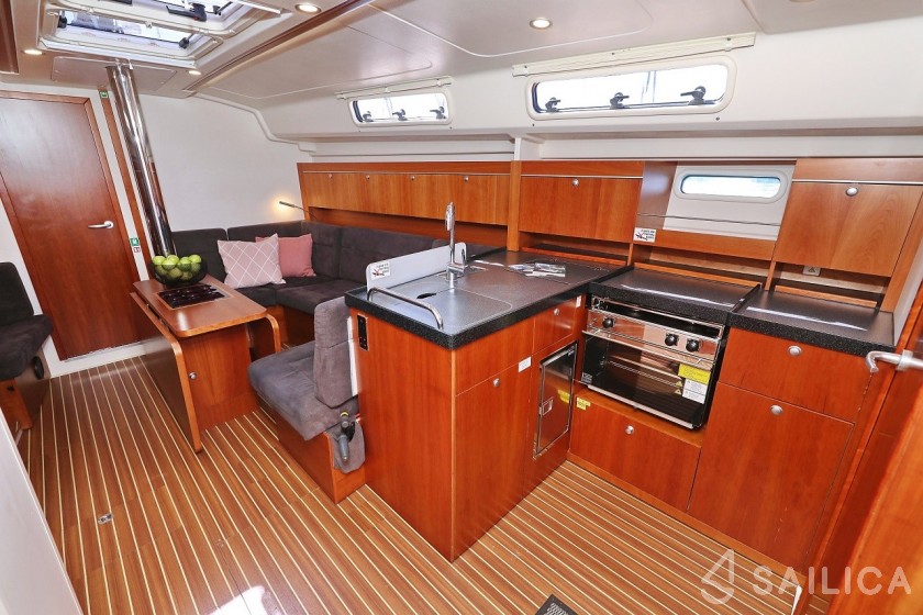 Hanse 415 - Yacht Charter Sailica