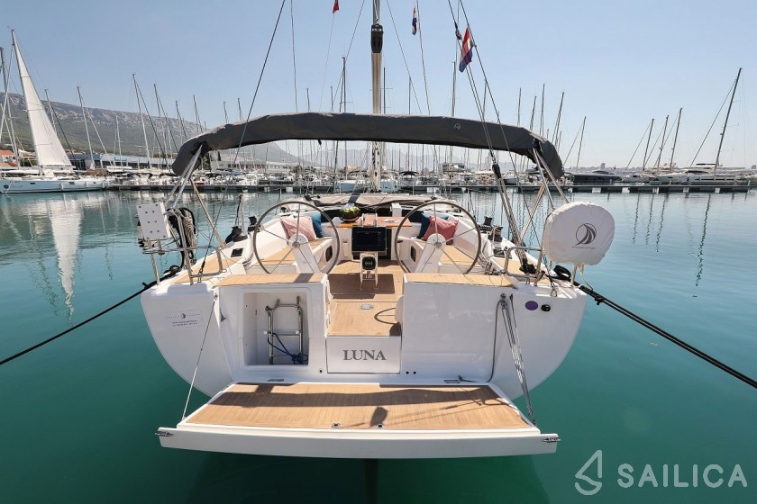 Hanse 415 - Yacht Charter Sailica