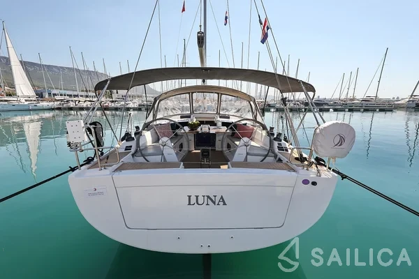 Hanse 415 - Yacht Charter Sailica