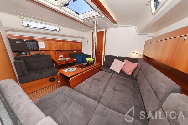 Hanse 415 - Yacht Charter Sailica
