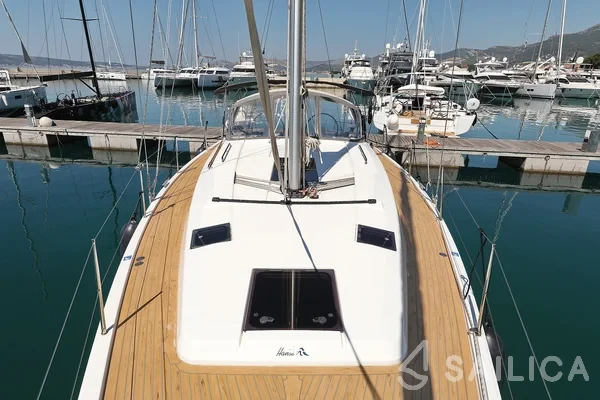 Hanse 415 - Yacht Charter Sailica