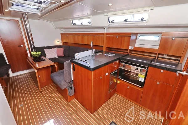 Hanse 415 - Yacht Charter Sailica