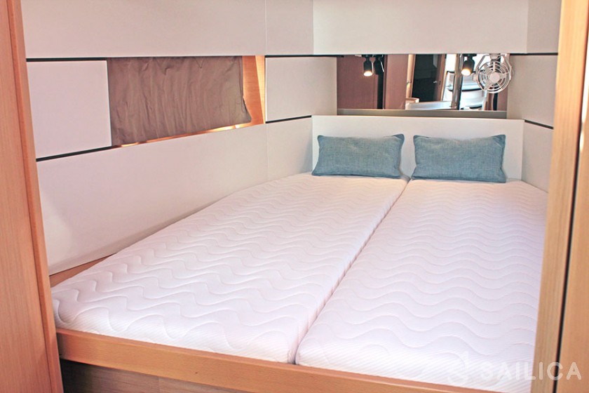 Oceanis 38.1 - Yacht Charter Sailica