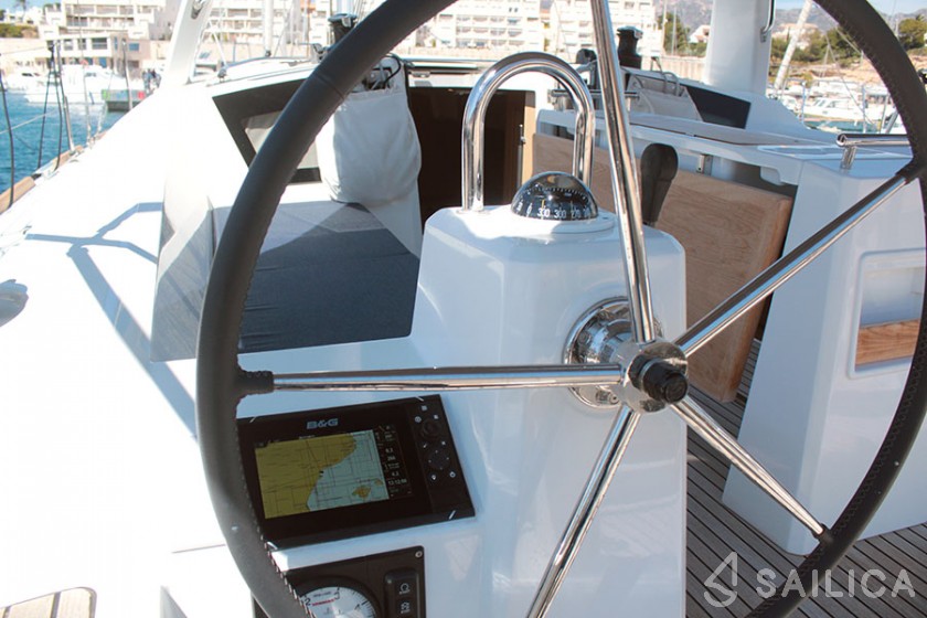 Oceanis 38.1 - Yacht Charter Sailica