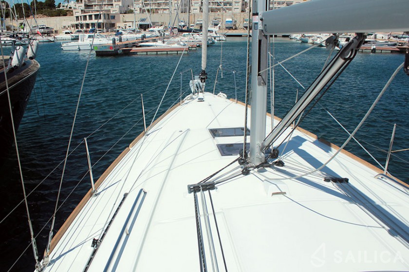 Oceanis 38.1 - Yacht Charter Sailica
