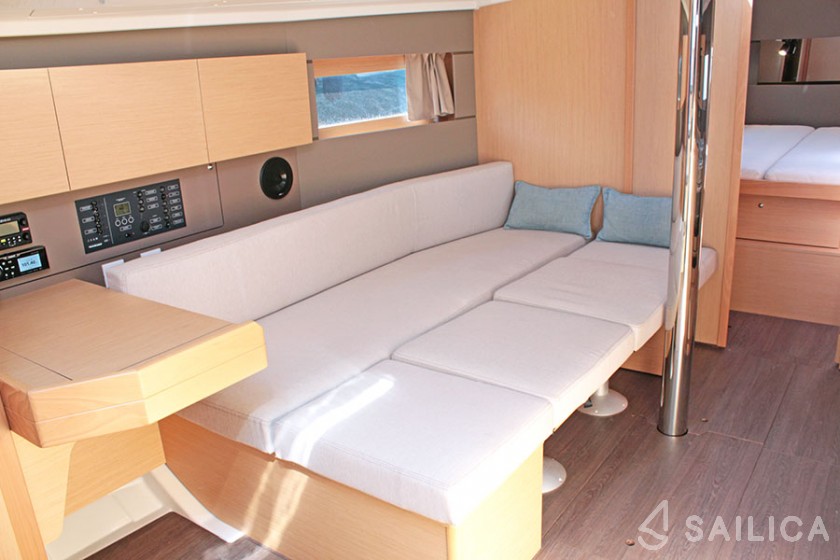 Oceanis 38.1 - Yacht Charter Sailica