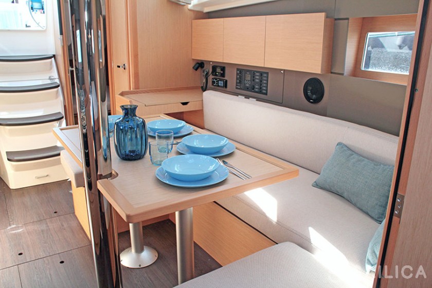 Oceanis 38.1 - Yacht Charter Sailica