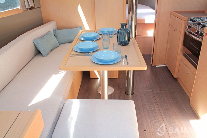Oceanis 38.1 - Yacht Charter Sailica
