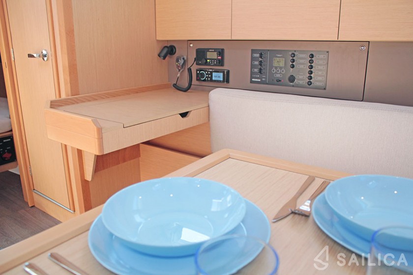 Oceanis 38.1 - Yacht Charter Sailica
