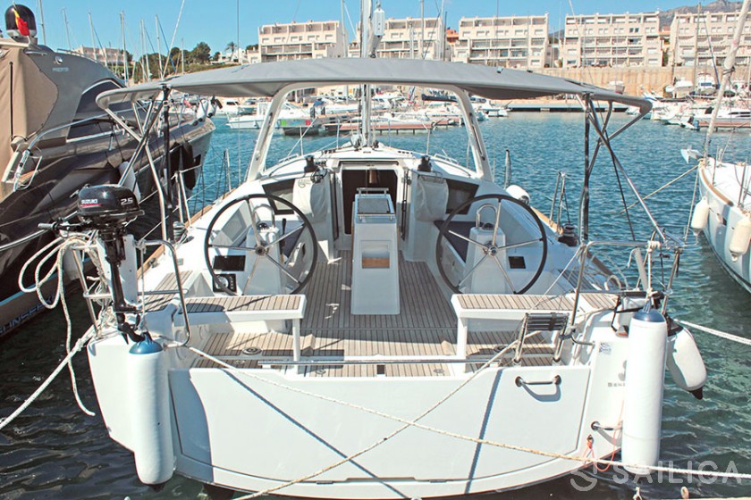 Oceanis 38.1 - Yacht Charter Sailica