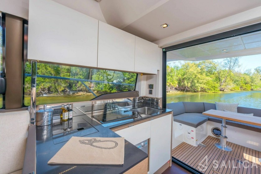 Prestige 46 Fly - Yacht Charter Sailica
