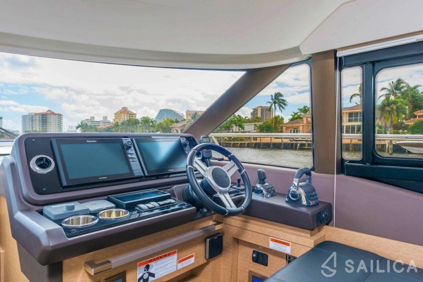 Prestige 46 Fly - Yacht Charter Sailica