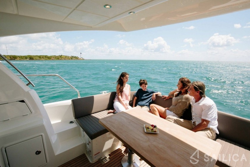 Prestige 46 Fly - Yacht Charter Sailica