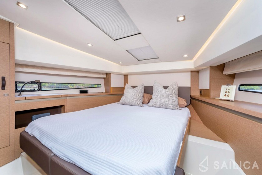 Prestige 46 Fly - Yacht Charter Sailica