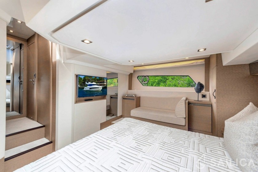 Prestige 46 Fly - Yacht Charter Sailica