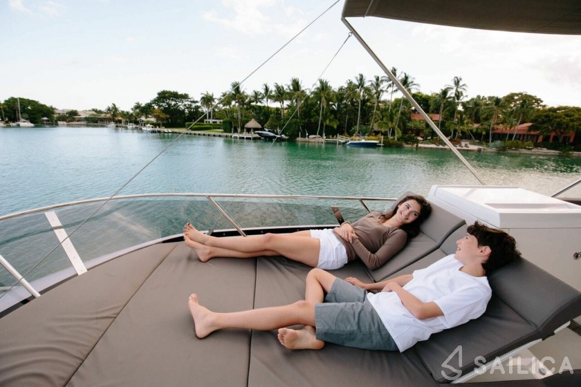 Prestige 46 Fly - Yacht Charter Sailica
