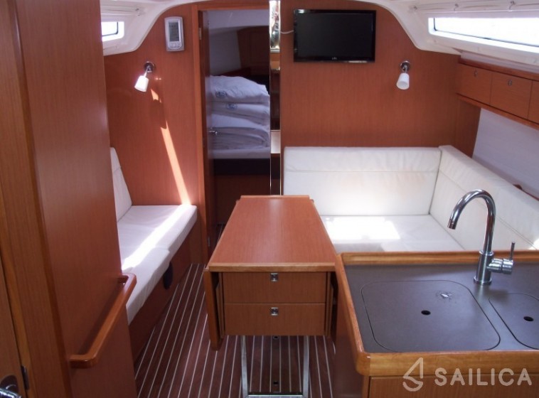 Bavaria 37 Cruiser - Yacht Charter Sailica