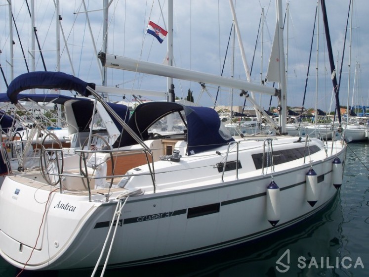Bavaria 37 Cruiser - Yacht Charter Sailica