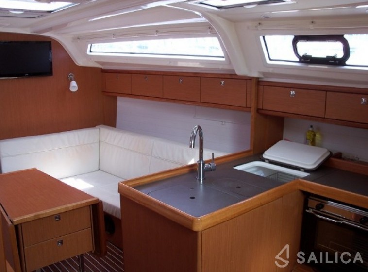 Bavaria 37 Cruiser - Yacht Charter Sailica