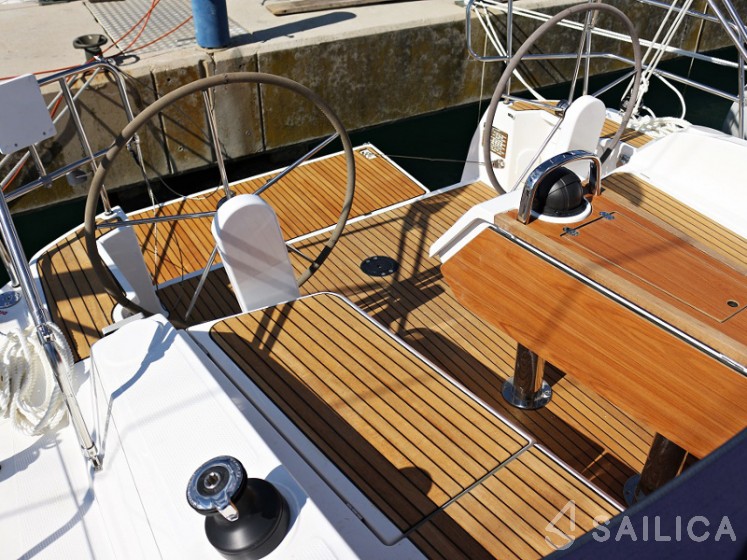 Bavaria 37 Cruiser - Yacht Charter Sailica
