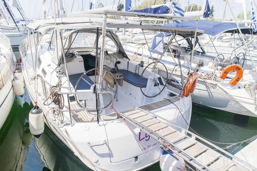 Bavaria Cruiser 37 - Yacht Charter Sailica