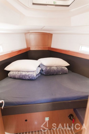 Bavaria Cruiser 37 - Yacht Charter Sailica