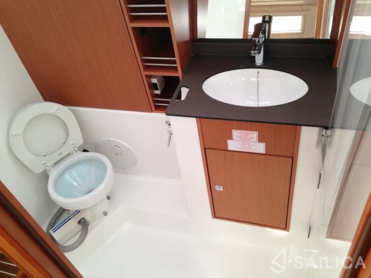 Bavaria Cruiser 41 - Yacht Charter Sailica