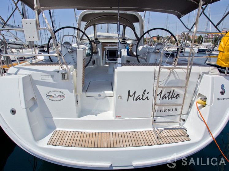Oceanis 50 - Yacht Charter Sailica
