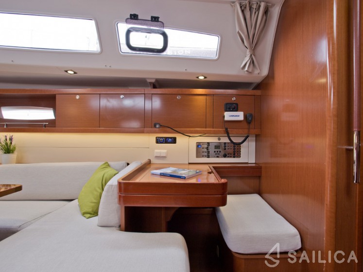 Oceanis 50 - Yacht Charter Sailica