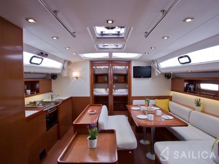 Oceanis 50 - Yacht Charter Sailica