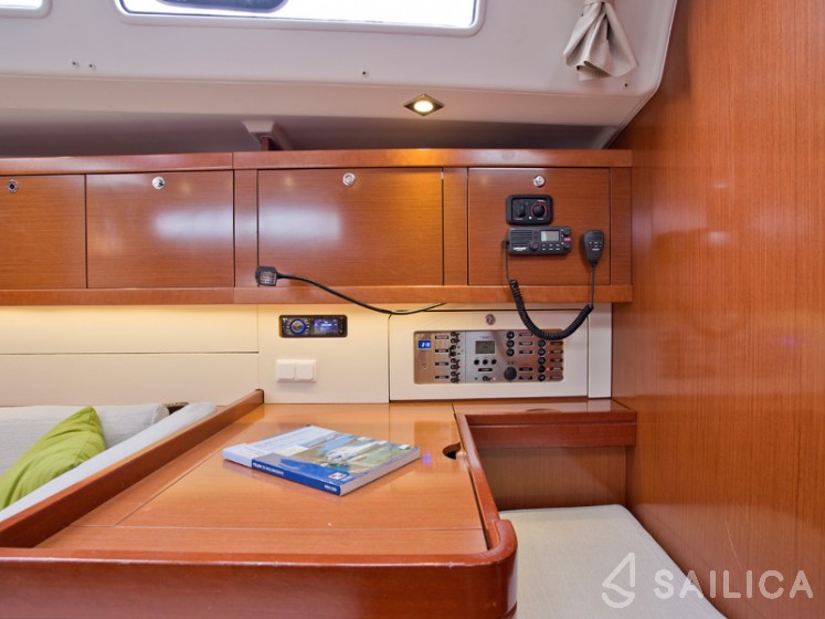 Oceanis 50 - Yacht Charter Sailica