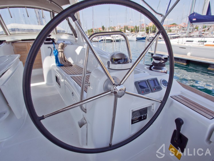 Oceanis 50 - Yacht Charter Sailica