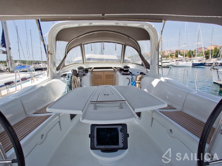 Oceanis 50 - Yacht Charter Sailica