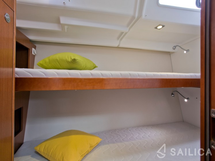 Oceanis 50 - Yacht Charter Sailica