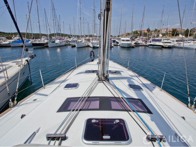 Oceanis 50 - Yacht Charter Sailica