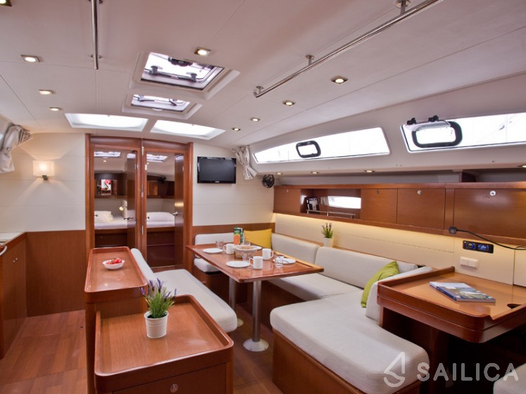 Oceanis 50 - Yacht Charter Sailica