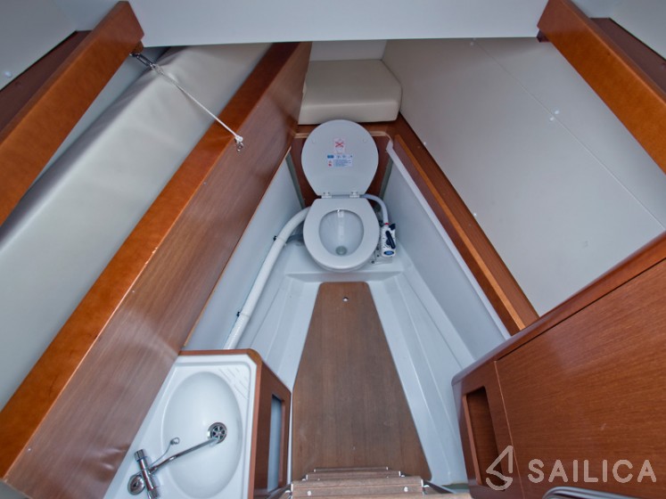 Oceanis 50 - Yacht Charter Sailica
