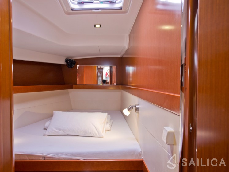 Oceanis 50 - Yacht Charter Sailica