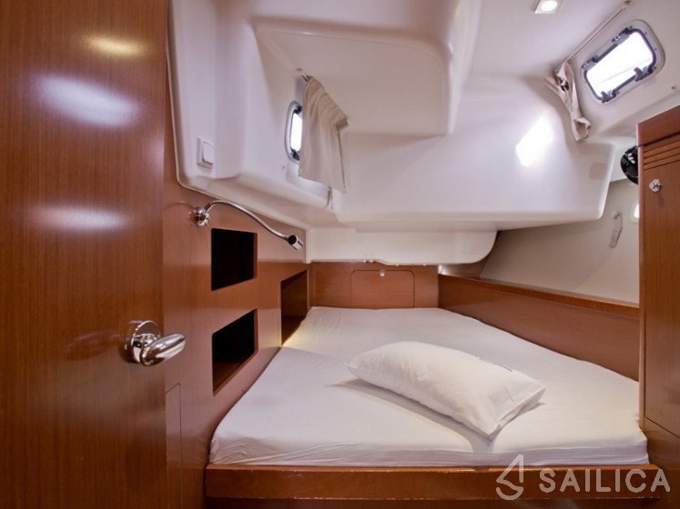 Oceanis 50 - Yacht Charter Sailica