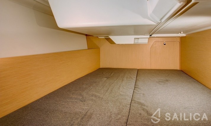 Oceanis 38 - Yacht Charter Sailica