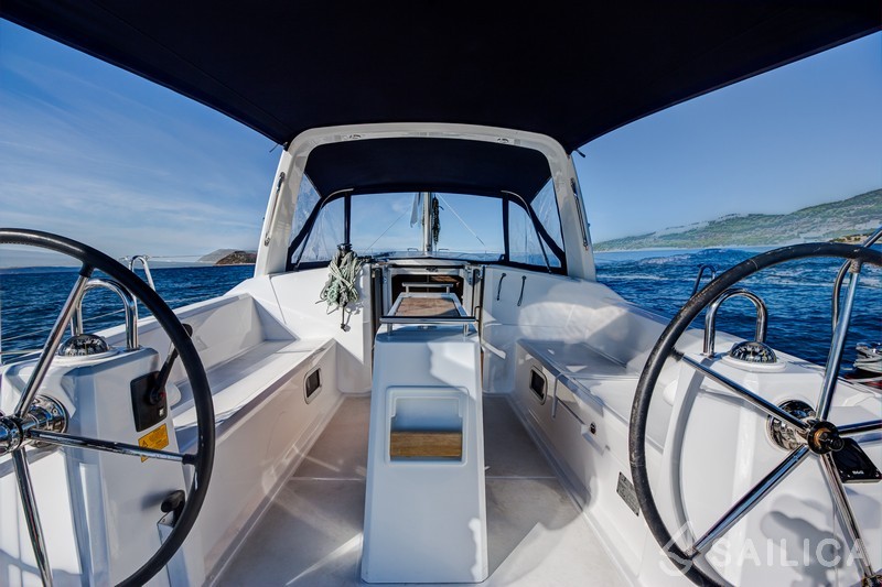 Oceanis 38 - Yacht Charter Sailica