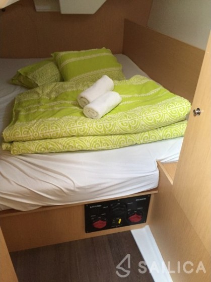 Oceanis 38 - Yacht Charter Sailica