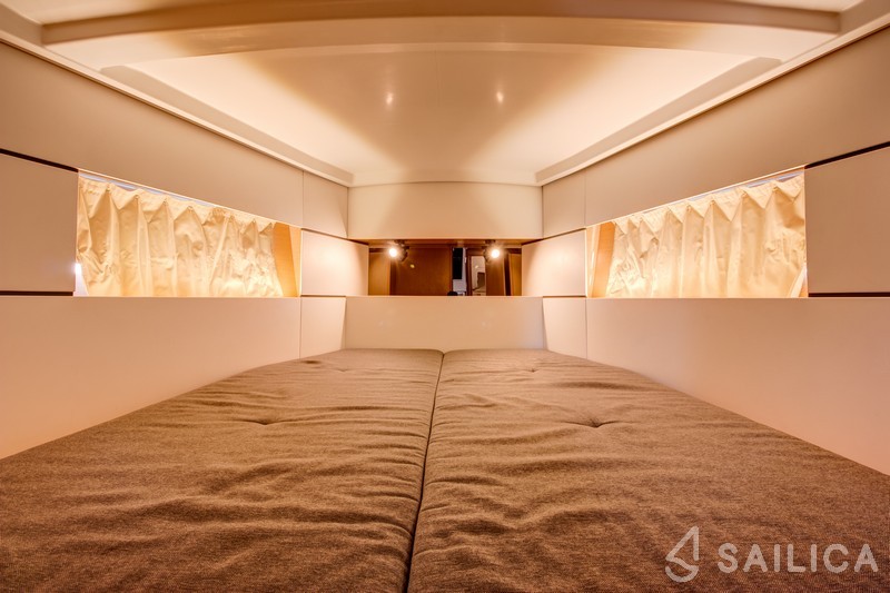 Oceanis 38 - Yacht Charter Sailica