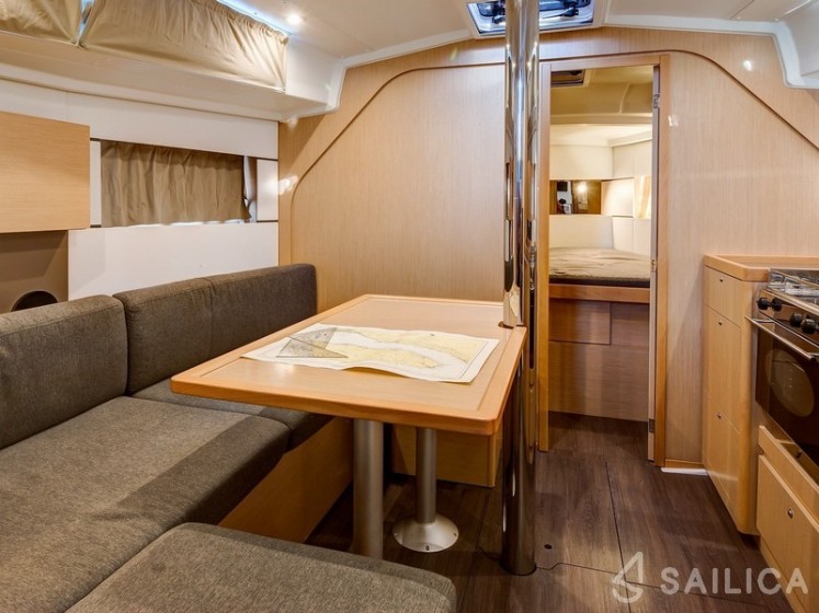 Oceanis 38 - Yacht Charter Sailica