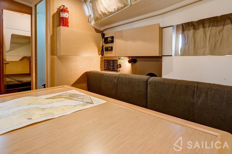 Oceanis 38 - Yacht Charter Sailica