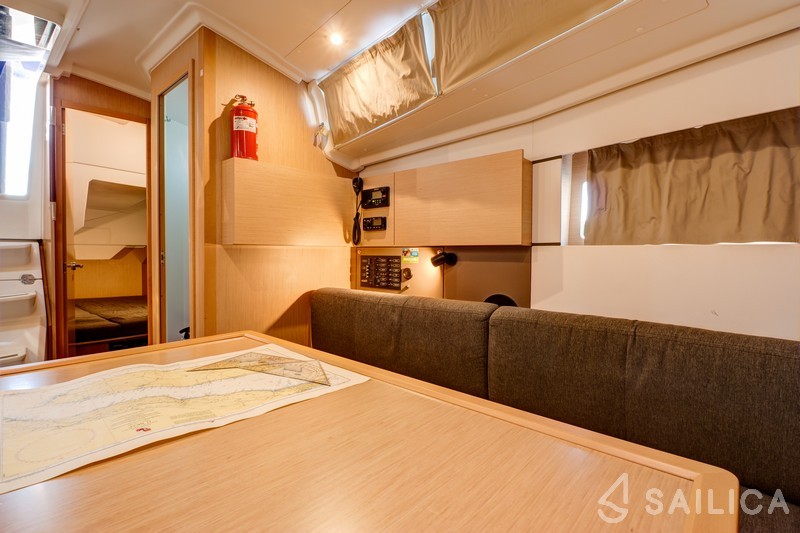 Oceanis 38 - Yacht Charter Sailica