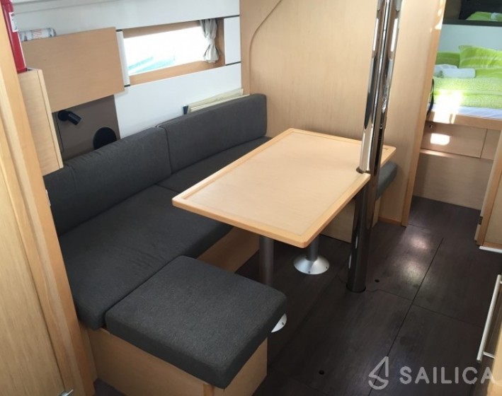 Oceanis 38 - Yacht Charter Sailica