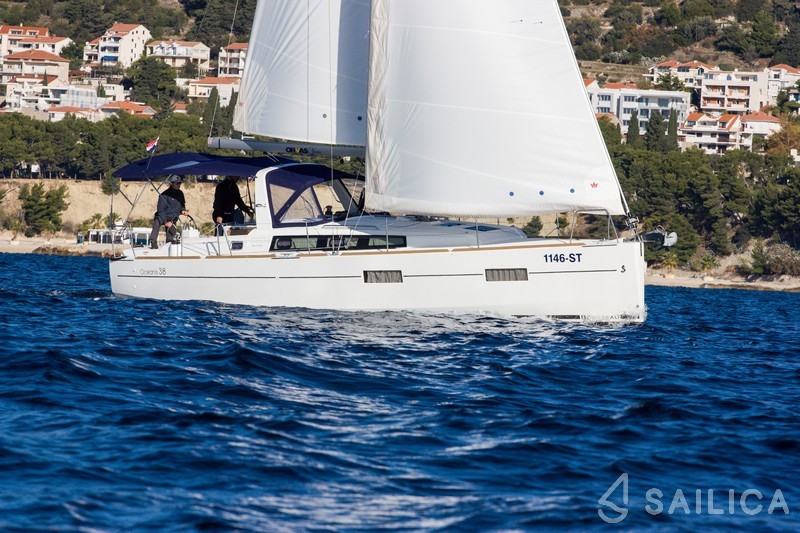 Oceanis 38 - Yacht Charter Sailica